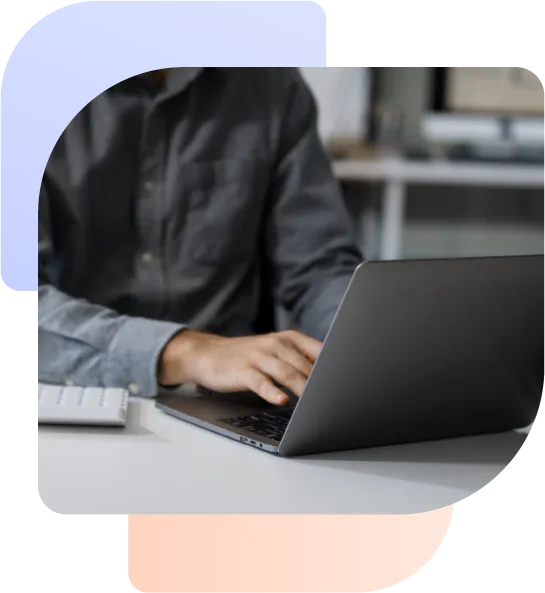 lady on laptop doing dealership invoicing through clickdms